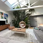 Holiday home Atelier Audusson - Espace Atypique Aux Jardins Interieurs